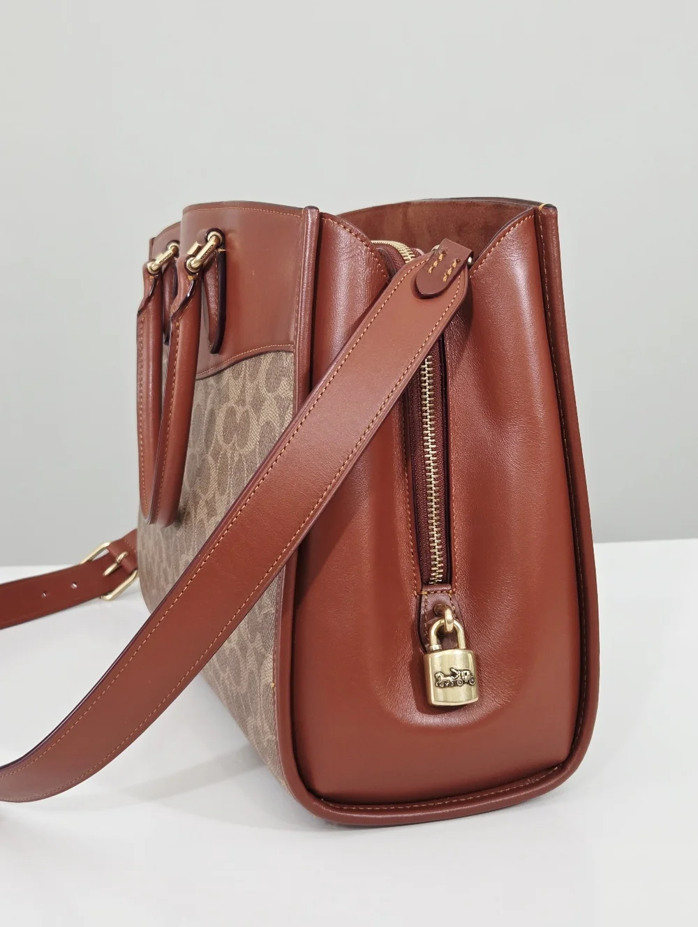 LIKE NEW COACH BROOKE CARRYALL BAG IN SIGNATURE CANVAS - Picture 8 of 12